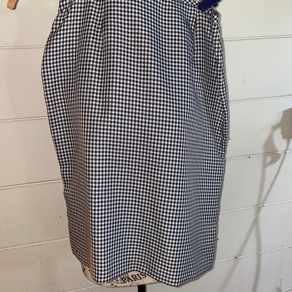 Suit - Picture 5 of 9